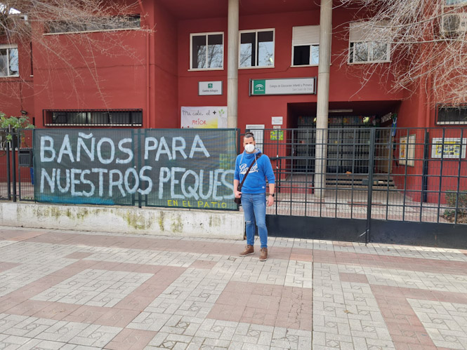 Chus Fernández en un centro educativo de la provincia (IU) 