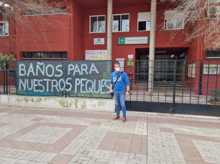 Chus Fernández en un centro educativo de la provincia (IU) 