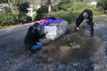 Adecentamiennto del monolito a la desbandá (IU)