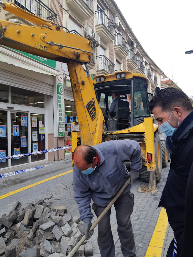 El Alcalde, Noel López, ha visitado las obras (AYTO. MARACENA)