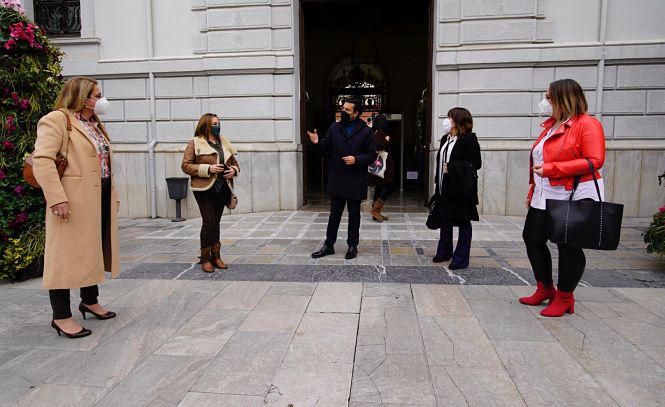 Imagen de la reunión con los centros de estética (PSOE)