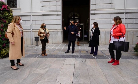 Imagen de la reunión con los centros de estética (PSOE)