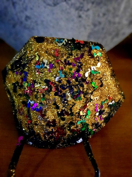 Imagen de una mascarilla carnavalera (AYTO. VEGAS DEL GENIL) Imagen de una mascarilla carnavalera (AYTO. VEGAS DEL GENIL)