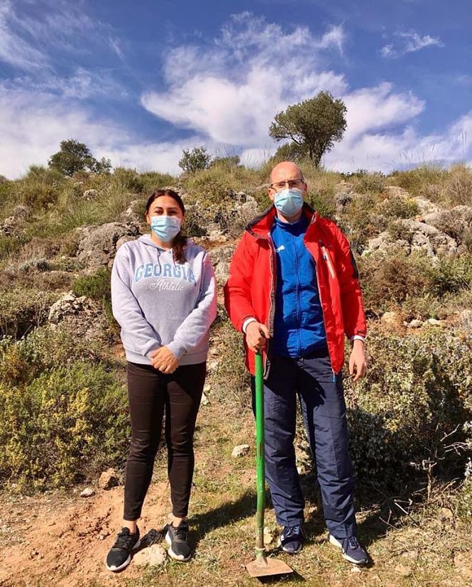 Imagen de la plantación de árboles (PODEMOS - IU) 