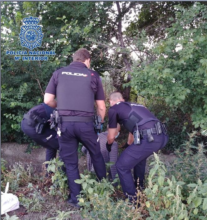 Agentes de policia durante un rescate (POLICÍA NACIONAL)