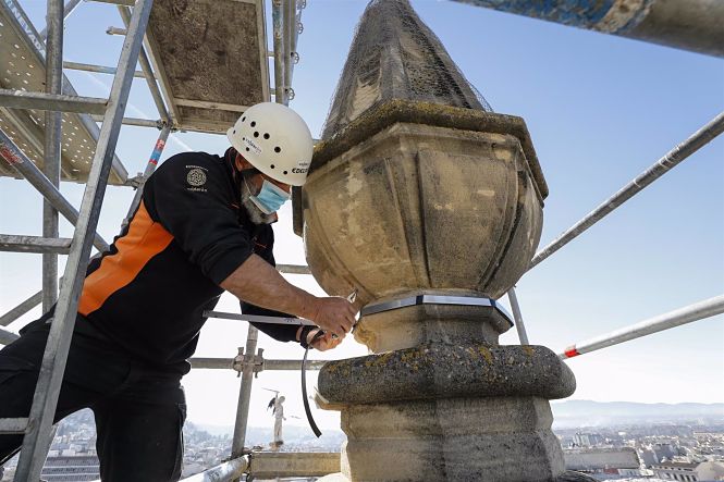 Intervencion y reparacion de los pinaculos y zonas afectadas de la Catedral de Granada tras los terremotos sucedidos en el enjambre sísmico que afecta al área metropolitana (ALEX CAMARA-EUROPA PRESS) 