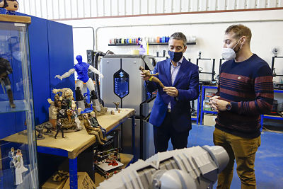 Imagen de la visita al vivero de empresas (JAVIER ALGARRA / AYUNTAMIENTO) 