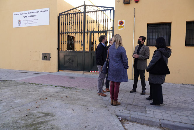 Imagen de la visita a la Oficina Municipal de Empleo (PSOE)