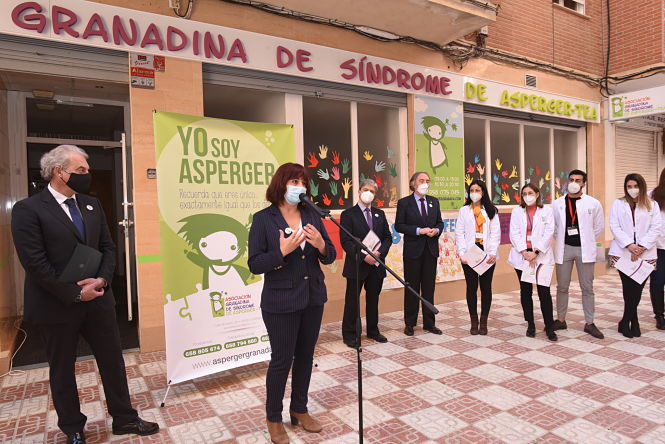 Olvido de la Rosa en la sede de la Asociación de sindrome de Asperger (M. LOPEZOSA / DIPGRA)