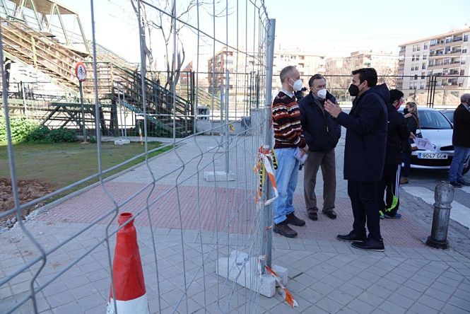 Imagen de la visita a La Rosaleda (PSOE)