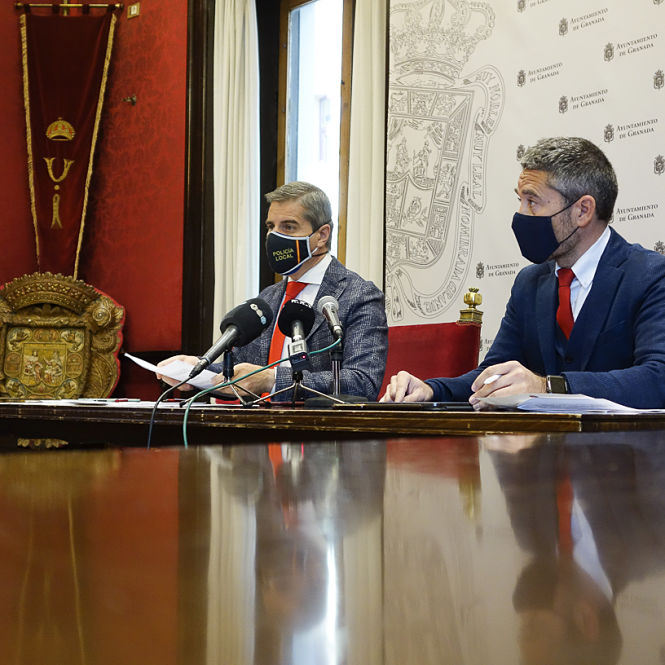 Manuel Olivares y César Díaz han repasado los asuntos de la Junta de gobierno (JAVIER ALGARRA / AYUNTAMIENTO) 