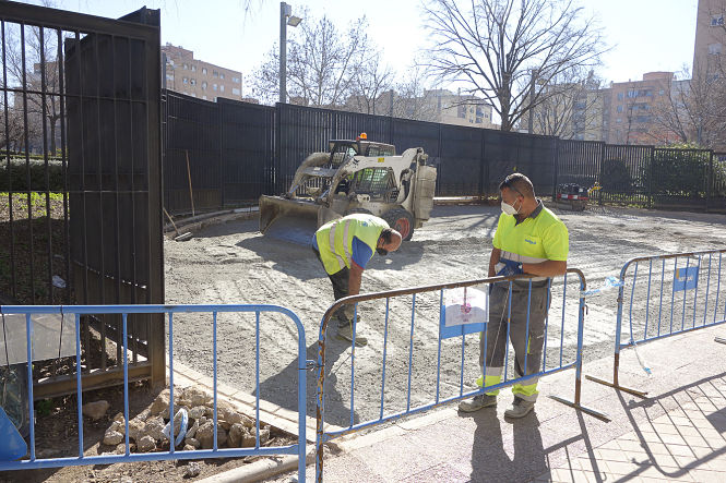 Renovación del pavimento en el Parque Carlos Cano (JAVIER ALGARRA / AYUNTAMIENTO) 