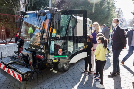Campaña de limpieza en los colegios (JAVIER ALGARRA / AYUNTAMIENTO) 