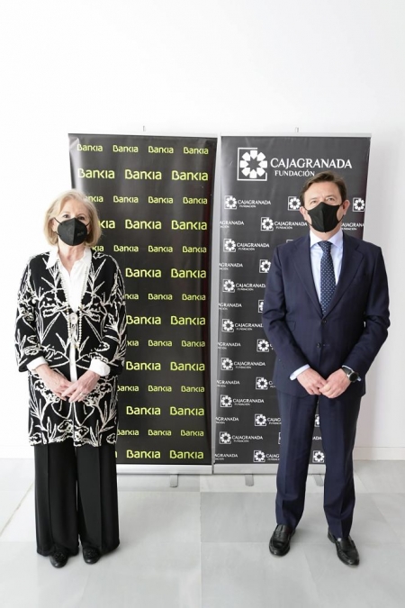 La presidenta de CajaGranada Fundación, María Elena Martín-Vivaldi, y el director corporativo de la Territorial de Bankia en Andalucía, Joaquín Holgado (CAJA GRANADA FUNDACIÓN)