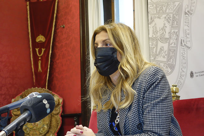 la concejal de Patrimonio en el Ayuntamiento de Granada, Eva Martín (JAVIER ALGARRA / AYUNTAMIENTO)