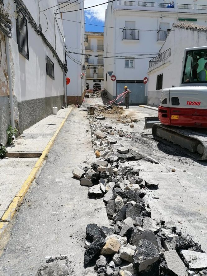 Obras para reforzas infraestructuras eléctricas en Montefrío (ENDESA) 