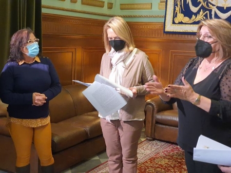 Imagen de la reunión con los agricultores (AYTO. MOTRIL)