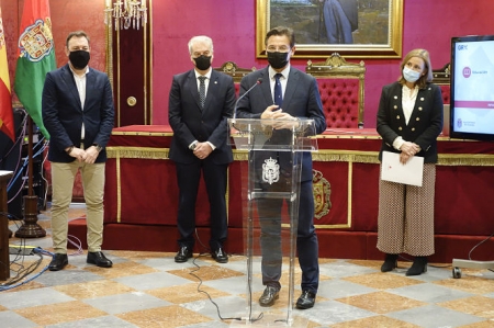 Luis Salvador ha hecho balance de las actuaciones (JAVIER ALGARRA / AYUNTAMIENTO)