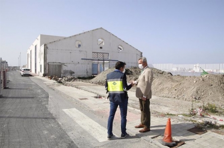El presidente del Puerto de Motril (Granada) visita con técnicos la zona donde se va a actuar (PUERTO DE MOTRIL) 