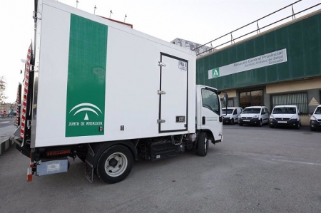 Llegada de las primeras dosis de la vacuna contra el coronavirus llegan al Almacén Central del SAS en Atarfe (ÁLEX CÁMARA / EUROPA PRESS) 