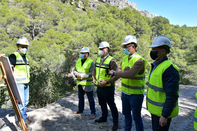 Imagen de la visita a uno de los caminos forestales (JUNTA) 