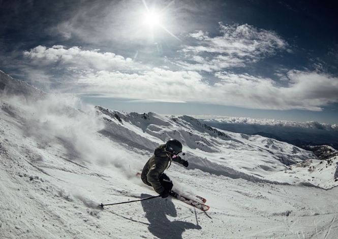 Imagen de un esquiador en Sierra Nevada (CETURSA) 