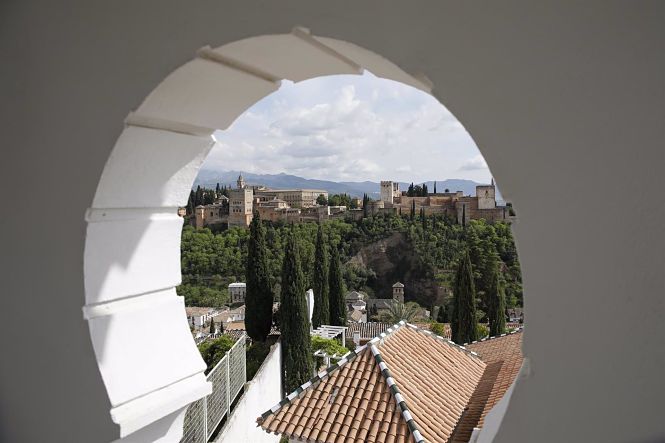 La Alhambra desde la Mezquita Mayor de Granada, en imagen de archivo (ÁLEX CÁMARA - EUROPA PRESS) 