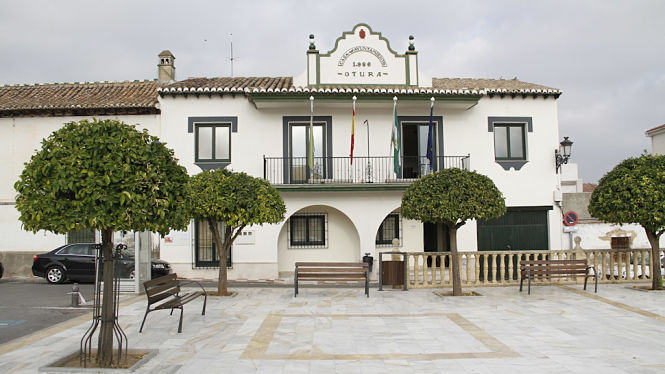 Fachada del Ayuntamiento de Otura (AYTO. OTURA)