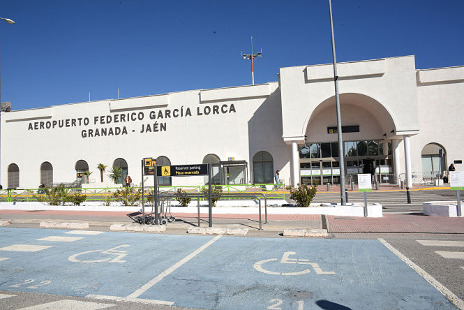 Fachada del aeropuerto García Lorca (DIPUTACIÓN)