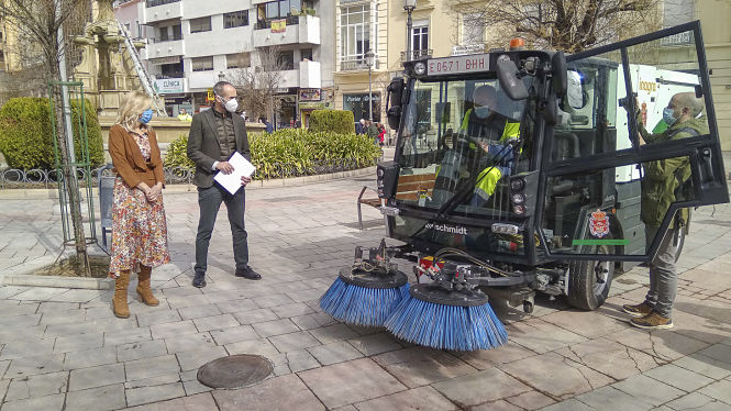 Presentación de la nueva barredora eléctrica (JAVIER ALGARRA / AYUNTAMIENTO) 