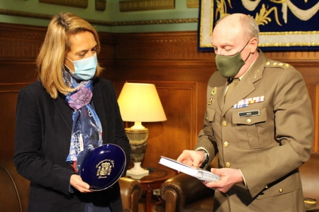 Imagen de la visita del Subdelegadod e defensa al Ayuntamiento de Motril (AYTO. MOTRIL)