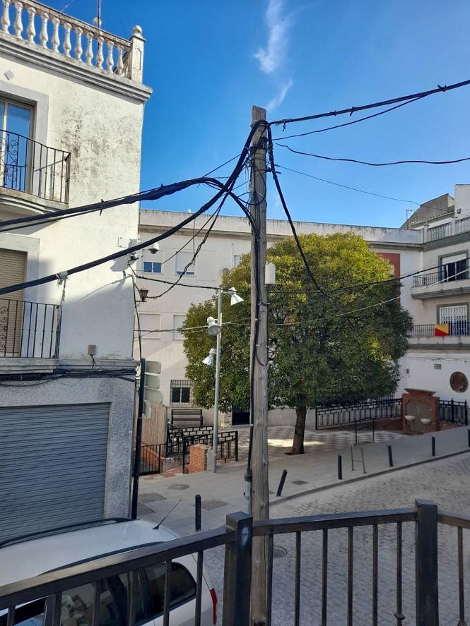 Cableado en Iznalloz (PODEMOS)