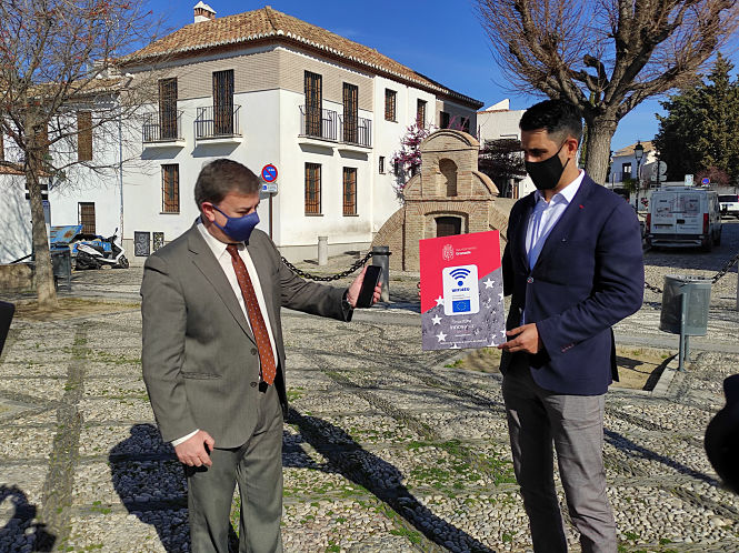Presentación en el Mirador de San Nicolás de trece puntos de acceso wifi (INNOVASUR)