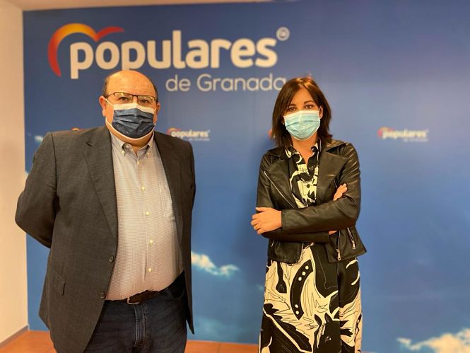 José Robles y Mónica castillo en la sede del PP (PP)