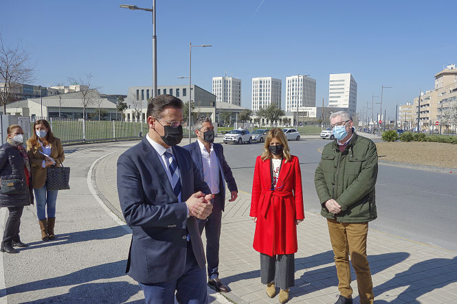 Imagen de la visita al barrio Zaidín - Campus (JAVIER ALGARRA / AYUNTAMIENTO) 