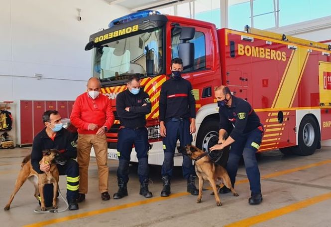 Unidad canina de los bomberos de Almuñécar (AYTO. ALMUÑÉCAR)