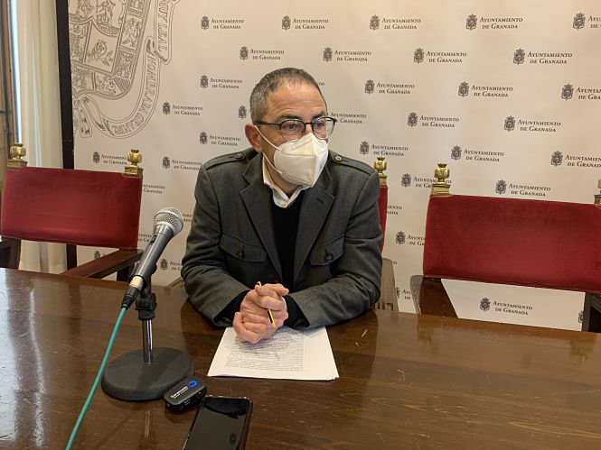 El Concejal del PSOE en el Ayuntamiento de Granada , Miguel Ángel Fernández Madrid (SOE)