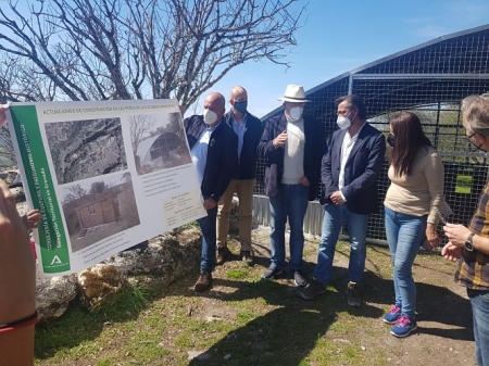 Imagen de la visita a la Peña de los Gitanos (JUNTA)