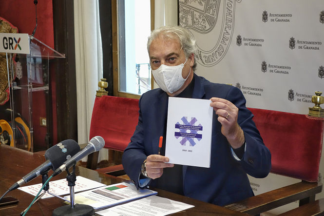 El Concejal de igualdad en el Ayuntamiento de Granada, José Antonio Huertas (JAVIER ALGARRA / AYUNTAMIENTO)