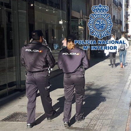 Agentes de la Policia Naci0onal (POLICÍA NACIONAL)