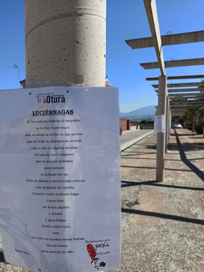 Uno de los poemas expuestos (AYTO. OTURA) 