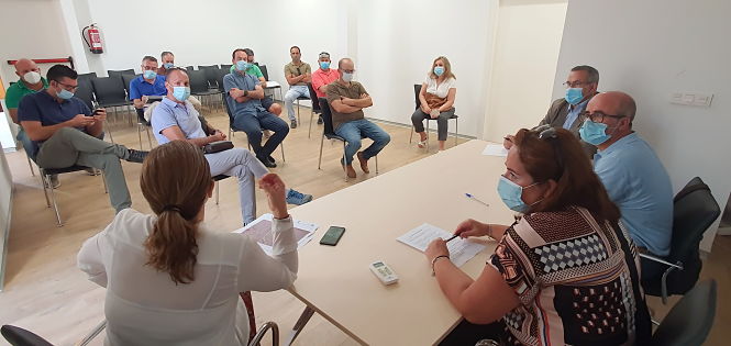 Imagen de una reunión con regantes de Río Verde (MDAD. COSTA TROPICAL)