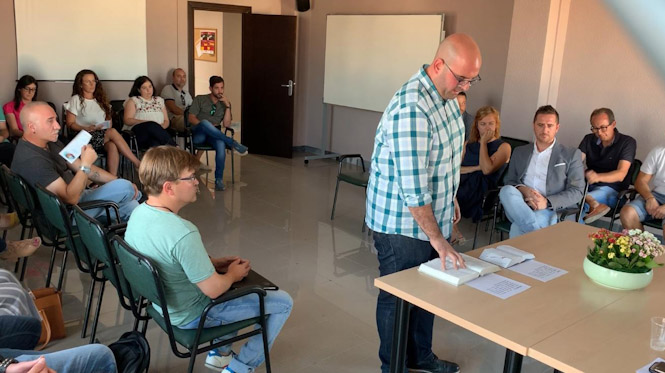 Miguel Román prometiendo su su cargo (WEBDEBAZA.COM)