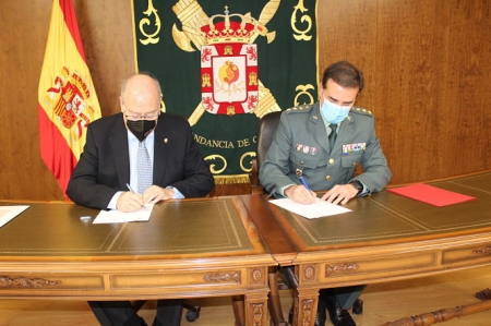 Imagen de la firma del convenio (GUARDIA CIVIL)