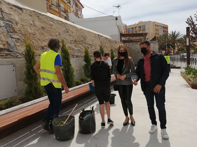 La delegada territorial de Empleo, Virginia Fernández Pérez, visita las obras de Torrenueva (JUNTA)