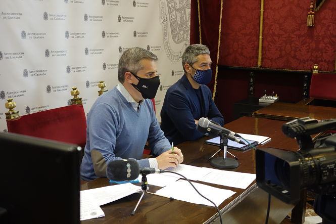 César Díaz y Manuel Olivares en la rueda de prensa previa al pleno (JAVIER ALGARRA - AYUNTAMIENTO) 