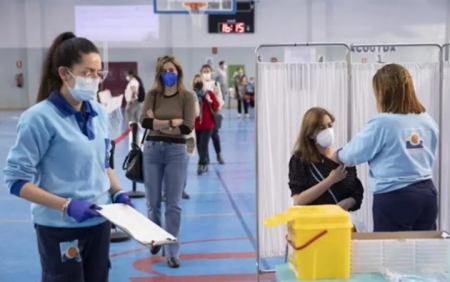 Administración de la vacuna contra la COVID-19 de AstraZeneca (MARÍA JOSÉ LÓPEZ - EUROPA PRESS) 