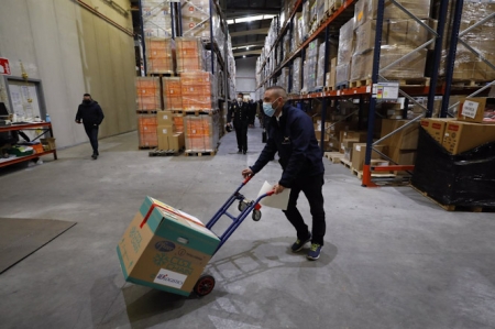 Las primeras dosis de la vacuna contra el coronavirus llegan al Almacén Central del SAS en Atarfe (ÁLEX CÁMARA / EUROPA PRESS) Las primeras dosis de la vacuna contra el coronavirus llegan al Almacén Central del SAS en Atarfe (ÁLEX CÁMARA / EUROPA PRESS)