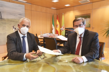 Imagen de la firma del convenio (R. MARTÍNEZ / DIPGRA)