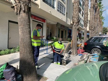 Instalación de las farolas (AYTO. ALMUÑÉCAR) Instalación de las farolas (AYTO. ALMUÑÉCAR)